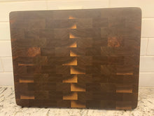 Load image into Gallery viewer, Walnut Cutting Board